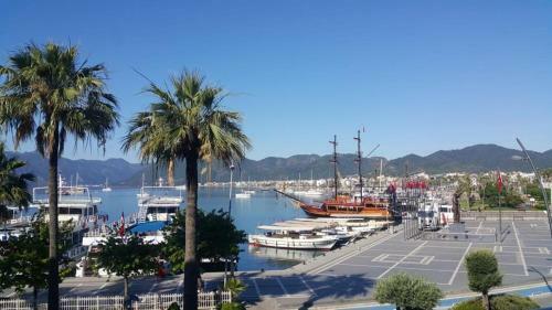 Modern And Vibrant Apartment 7 Min To Marmaris Public Beach
