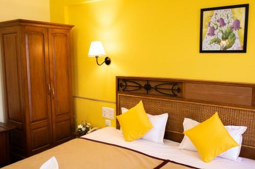 Hotel Raj Resort