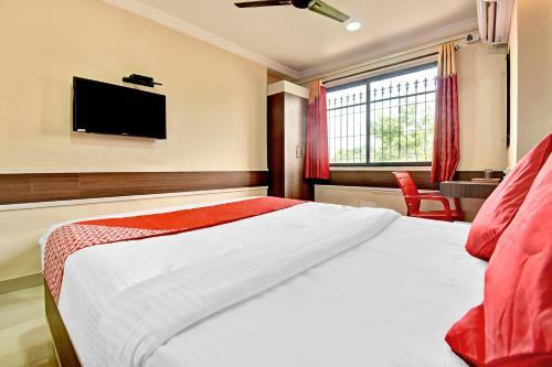Oyo 72106 Hotel Star Ldh