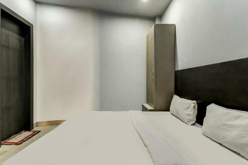 Hotel Oyo 82564 Blue Moon Residency