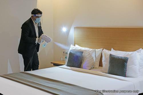 Hotel Townhouse 747 Blue Stone Residency
