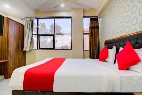 Oyo 81625 Hotel Radhika