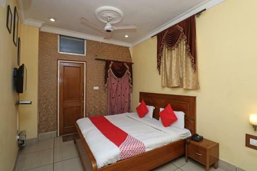 Collection O 30858 Hotel Sp Rooms