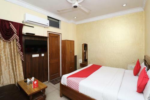Collection O 30858 Hotel Sp Rooms