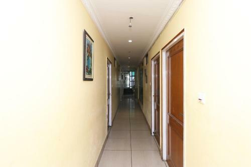 Collection O 30858 Hotel Sp Rooms