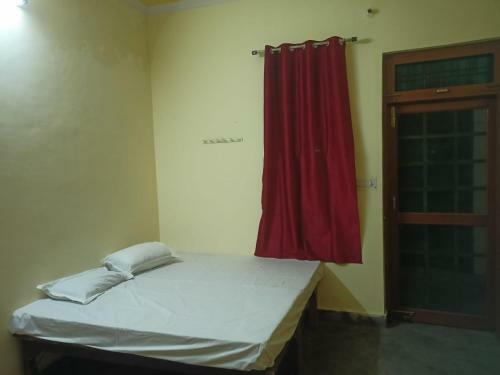 Spot On 82969 Rawat Hotel
