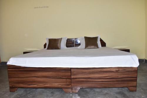 Spot On 82969 Rawat Hotel