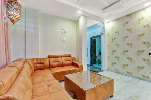 Hotel Capital O 85385 Sn Sky Awadh