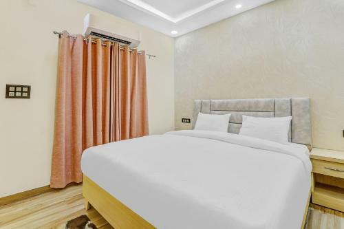 Hotel Capital O 85385 Sn Sky Awadh