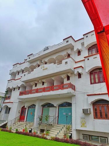 Hotel J C Guest House By Wb Inn