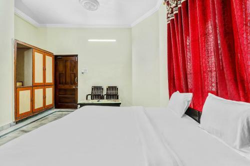 Hotel Oyo Flagship 86288 Amrit Palace