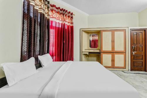 Hotel Oyo Flagship 86288 Amrit Palace