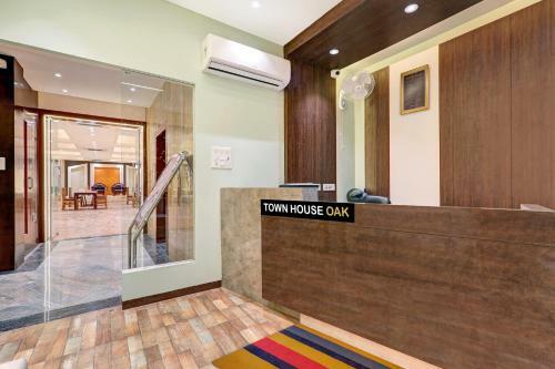 Hotel Townhouse Oak Olive Crown
