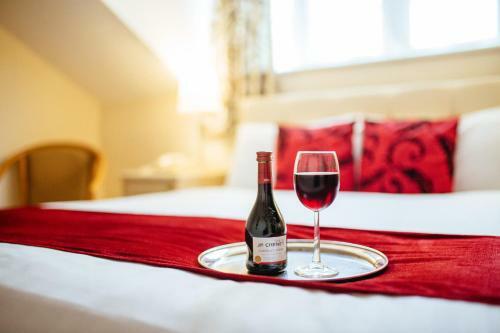 Pymgate Lodge Airport Hotel