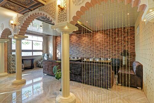 Hotel Townhouse Oak Paras Inn