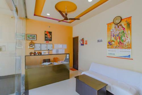 Oyo 79216 Hotel Gms Inn