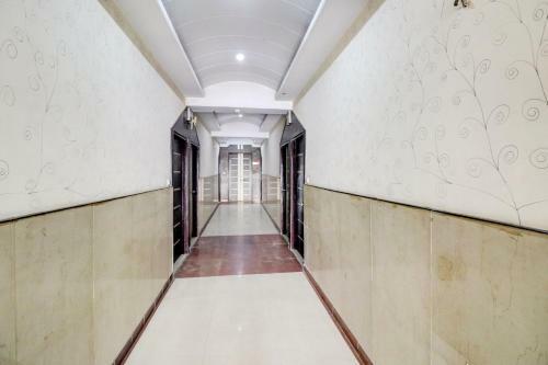 Capital O74359 Hotel Mukut Mahal