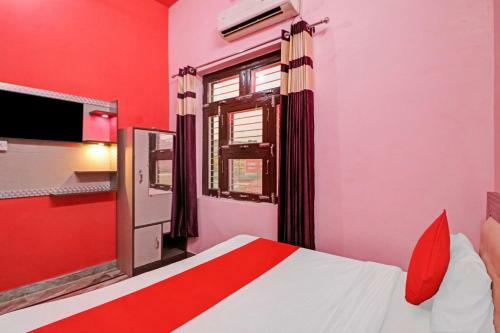 Oyo 84074 Hotel Holiday Inn