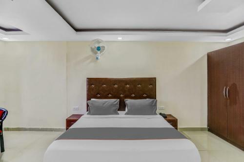Collection O 69818 Hotel Ambition
