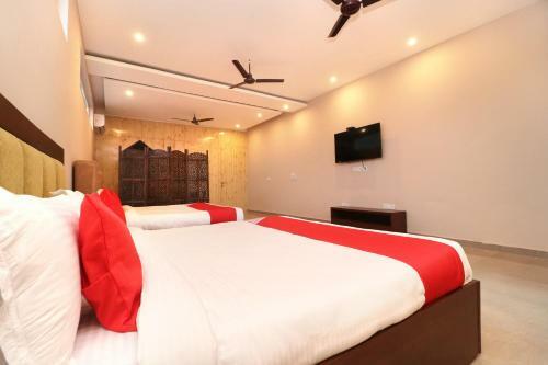 Oyo 27743 Hotel Platina