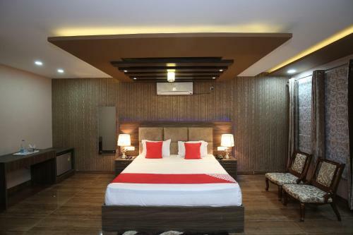 Oyo 27743 Hotel Platina