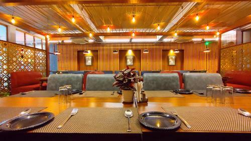 Hotel Mahesh By Shrigo Hotels