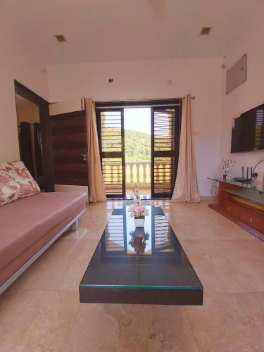 Villa Hillside Hideaway