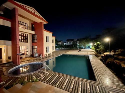 Evilla No 10 With A Lush Green Surrounding