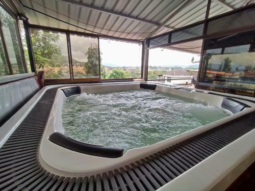 Mount Vista Sky Suite