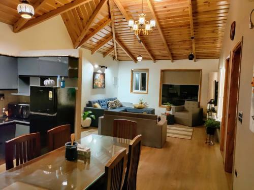 The Lookout, Luxury Cottage ,cedar