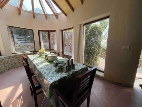 The 3 Oaks: Rustic 4br Villa W/ Pool Table & Games