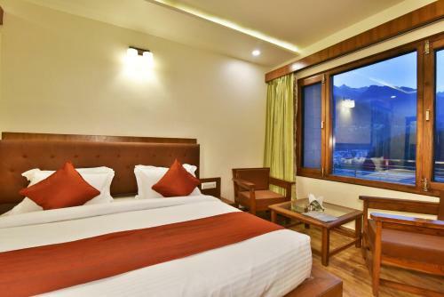 Hotel Ashapuri Residency Manali