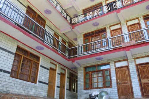 Hotel Saraswati Palace Manali