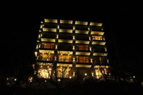 Hotel Moksha Valley The Sun Shine Resort