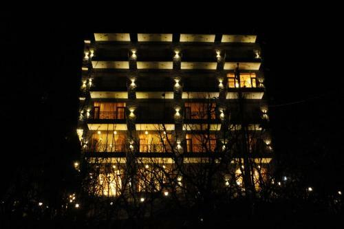 Hotel Moksha Valley The Sun Shine Resort
