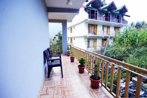 3br Woodstone Cottage With Kitchen Balcony Wifi