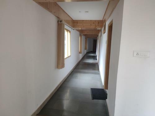 Coniferview Hotel Manali Castle