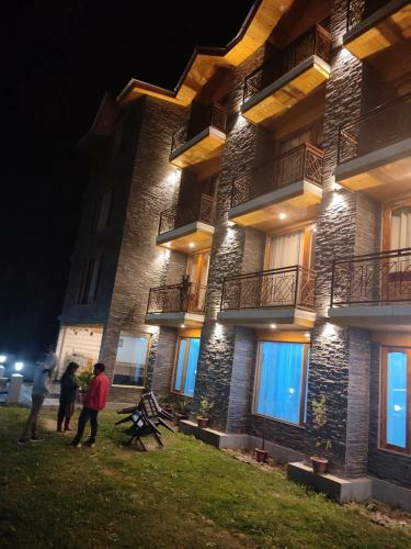 Coniferview Hotel Manali Castle