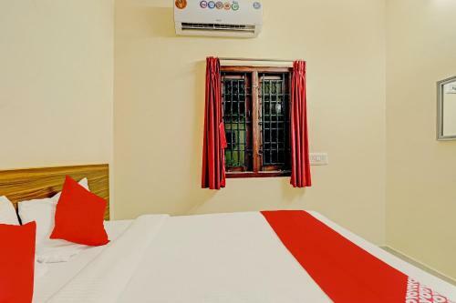 Hotel Vaccinated Staff - Oyo Flagship 71243 Bedbox Stays