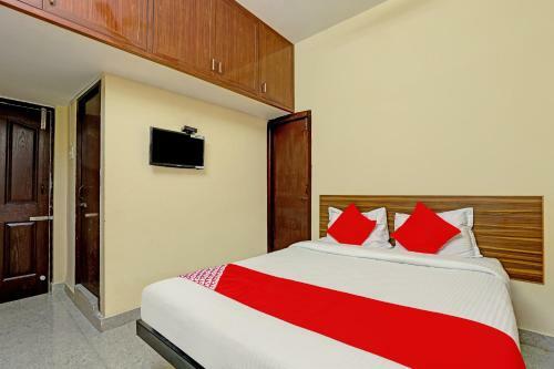 Hotel Vaccinated Staff - Oyo Flagship 71243 Bedbox Stays