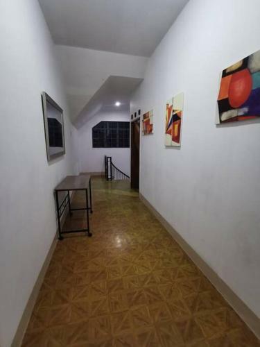 Tipolo White House