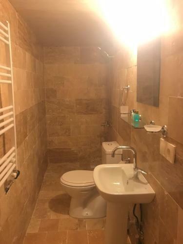 Hotel �rg�p Stone House