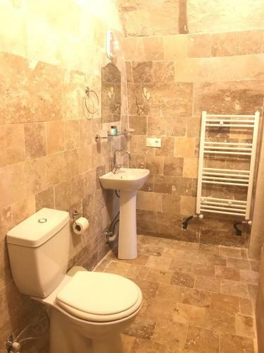 Hotel �rg�p Stone House