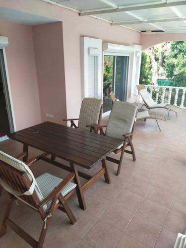 Villa With Private Pool&garden&garage