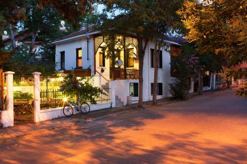 Orhan Kutbayin Evi