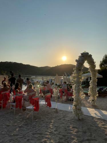 Hotel Green Pine Bungalows & Beach Luxury Concept