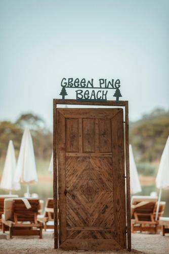 Hotel Green Pine Bungalows & Beach Luxury Concept
