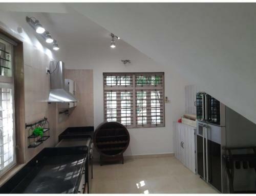 Luxury 4bhk Villa 2 Mins Walk To Beach