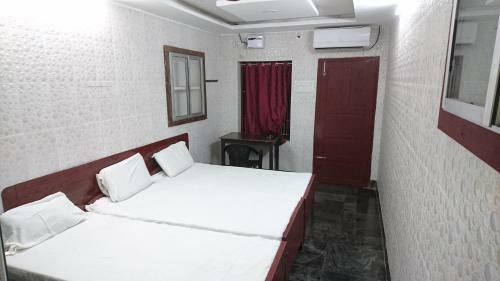 Hotel Lawrence Lodge