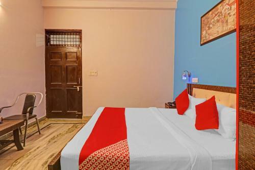 Oyo Flagship 79491 Jk Royal Hotel